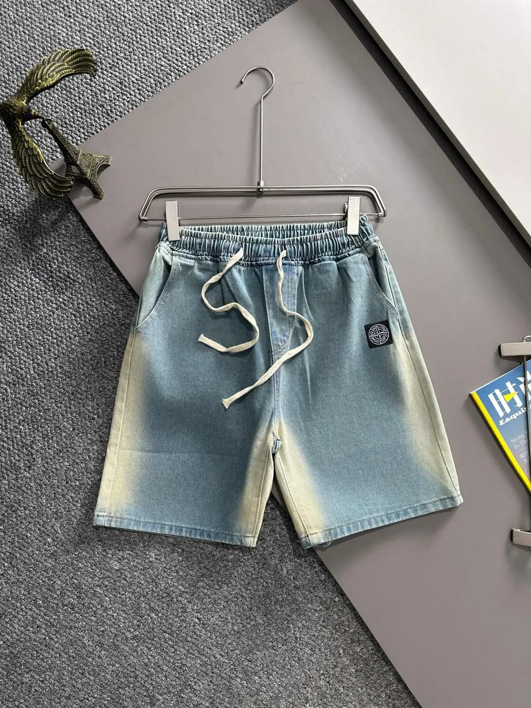 🅿️330 Stone Island 2025 new summer jeans and denim shorts are woven from imported Japanese Denim plain cotton denim fabrics. They are complete with three standards. The top stonewashing process makes the texture reach the old taste of the 1980s. It is soft, delicate, comfortable and breathable. The color has a modern and fashionable vicissitudes. The upper body is versatile and fashionable! Light luxury, a must-have item for daily commuting! Size: S-2XL (please state your height and weight when placing an order)